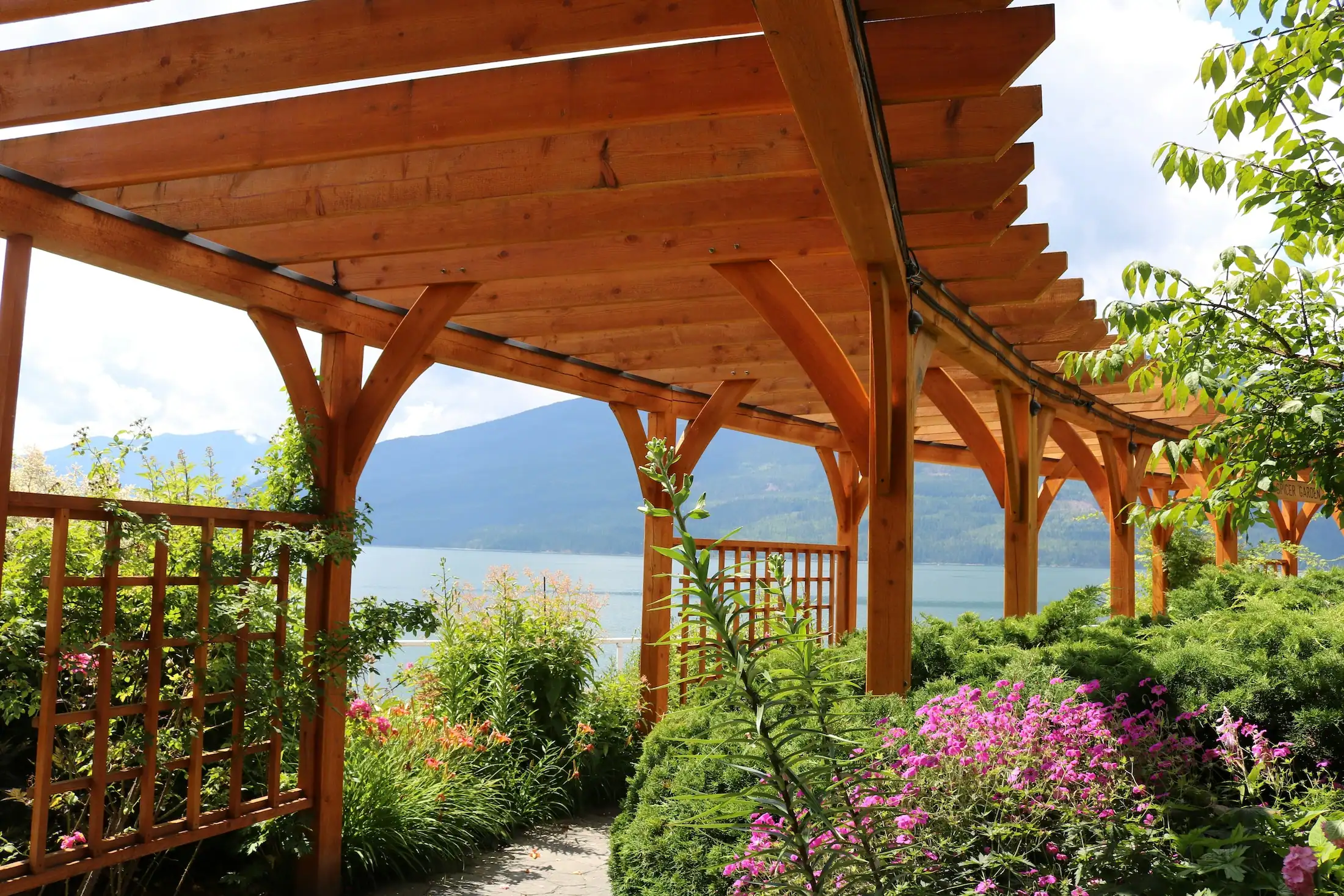 ražošanas rūpnieciskās mājaslapas dizains spēcīga pergola